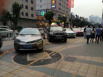 広州駐車場歩道